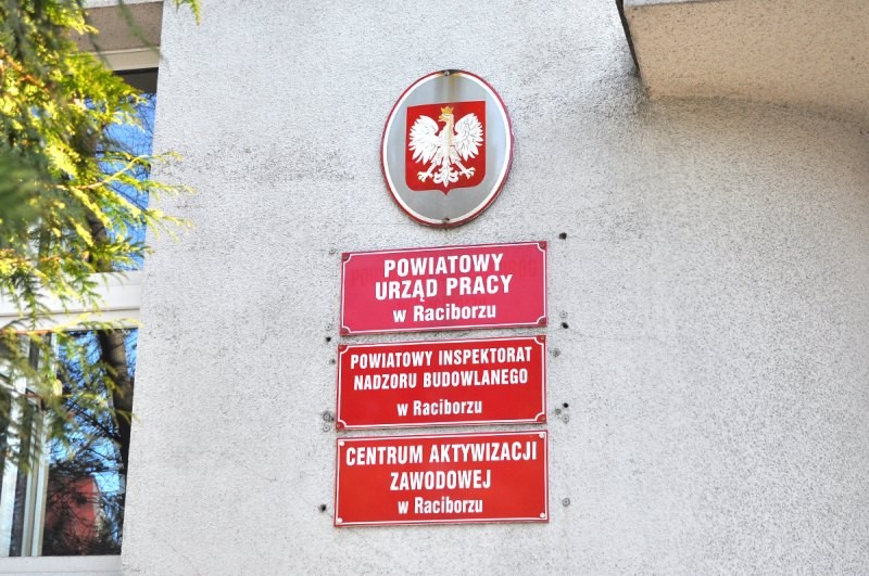 PUP w Raciborzu wypłacił pierwsze środki w ramach Tarczy Antykryzysowej